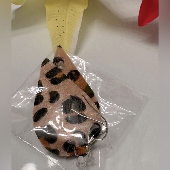 New! Never worn & never opened! Leopard earrings! - Picture 4 of 10